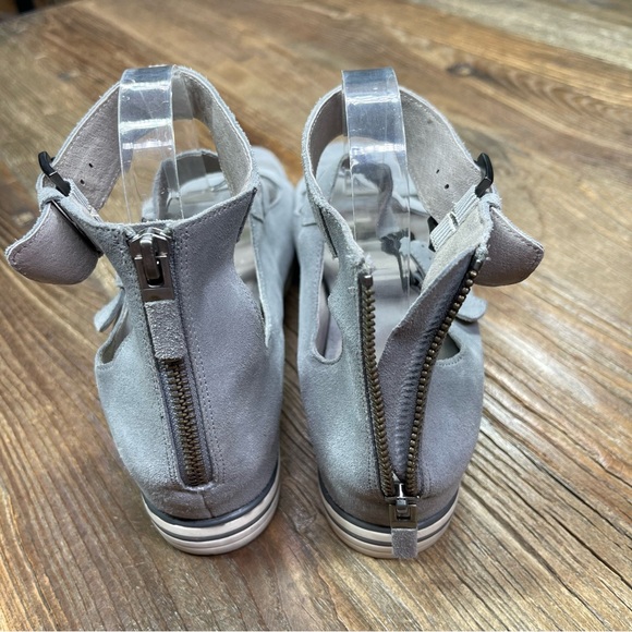 Eileen Fisher ‘Bunch’ Ankle Buckle Sandals Gray Suede Women’s Sz 9.5 - Picture 9 of 10